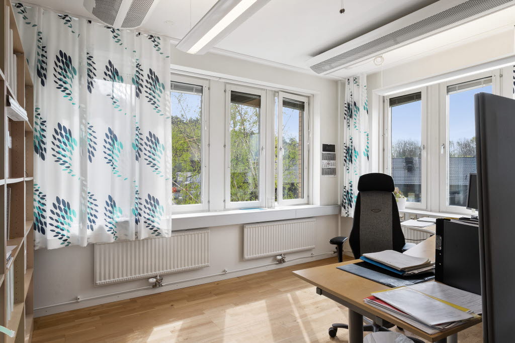 Ljust och trivsamt kontor med flexibla rum och utmärkta kommunikationslägen - Gruvgatan 8 bild 1