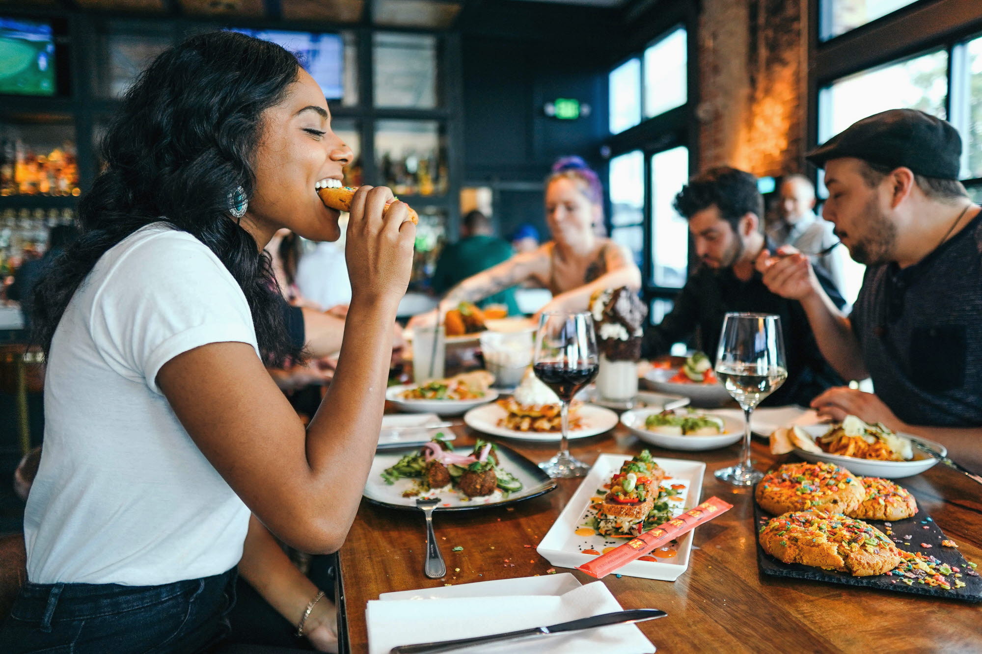 Vi söker en restaurangägare som vill öppna sin restaurang i denna fina lokal med ett perfekt läge! - Honungsgatan 23 bild 1