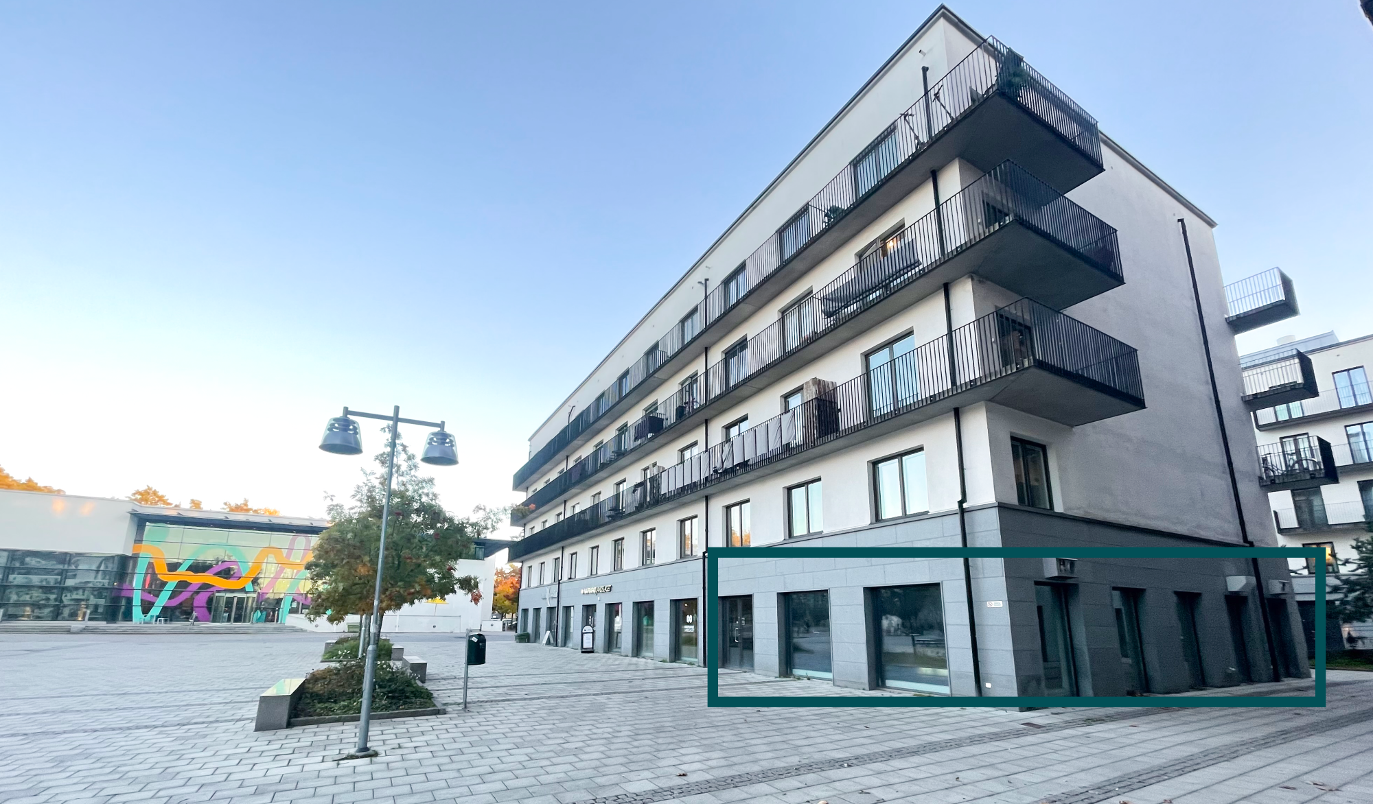 Letar du efter en lokal med bästa skyltläge och närhet till kommunikationer? - Poseidons Torg 1C bild 1