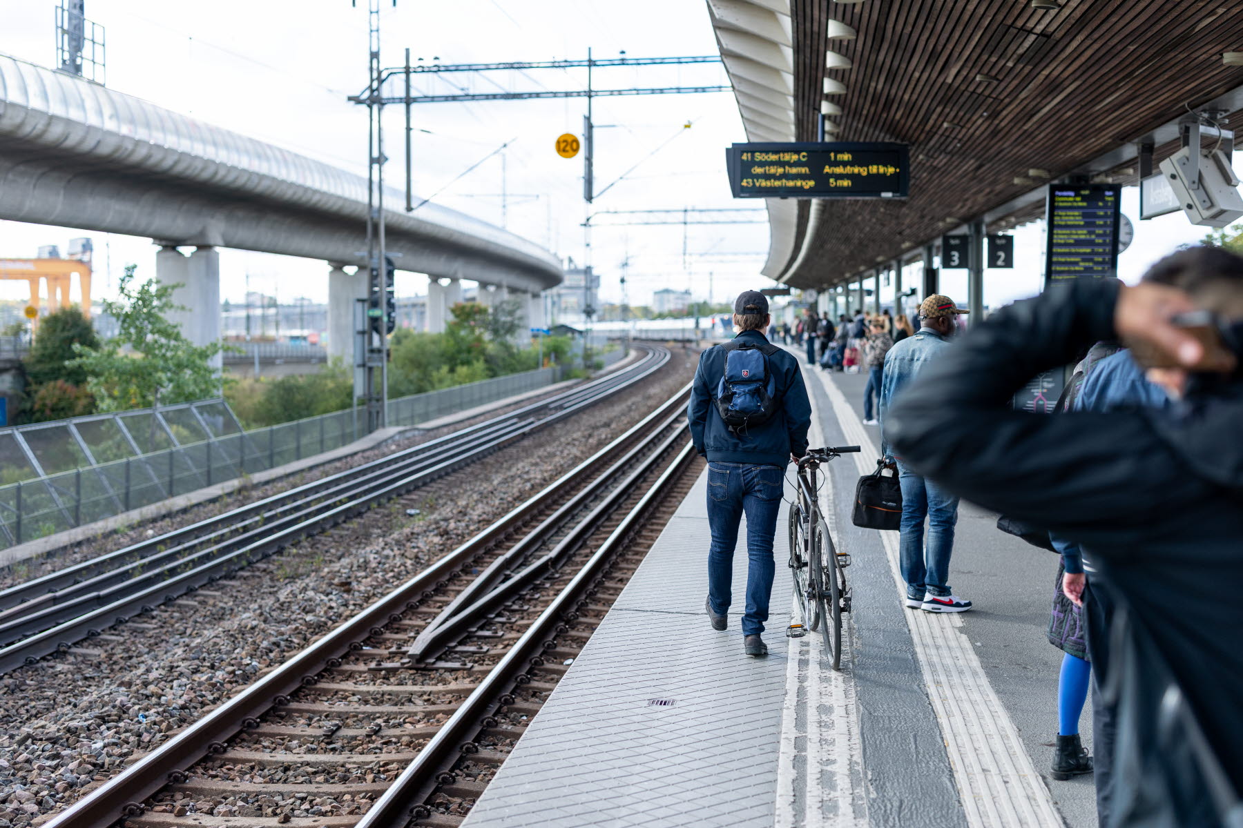 Årstaberg pendelstation, perrong, cykel