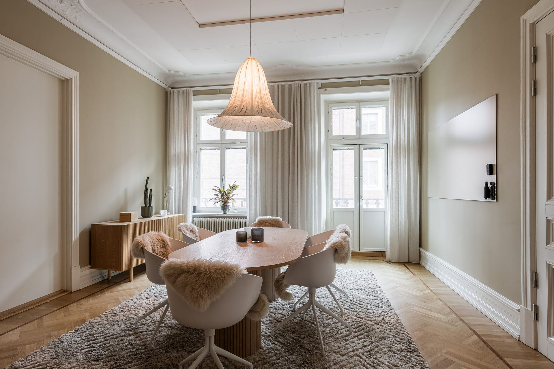 Kontor med karaktär på attraktiv adress – Engelbrektsgatan 28 - Engelbrektsgatan 28 bild 1