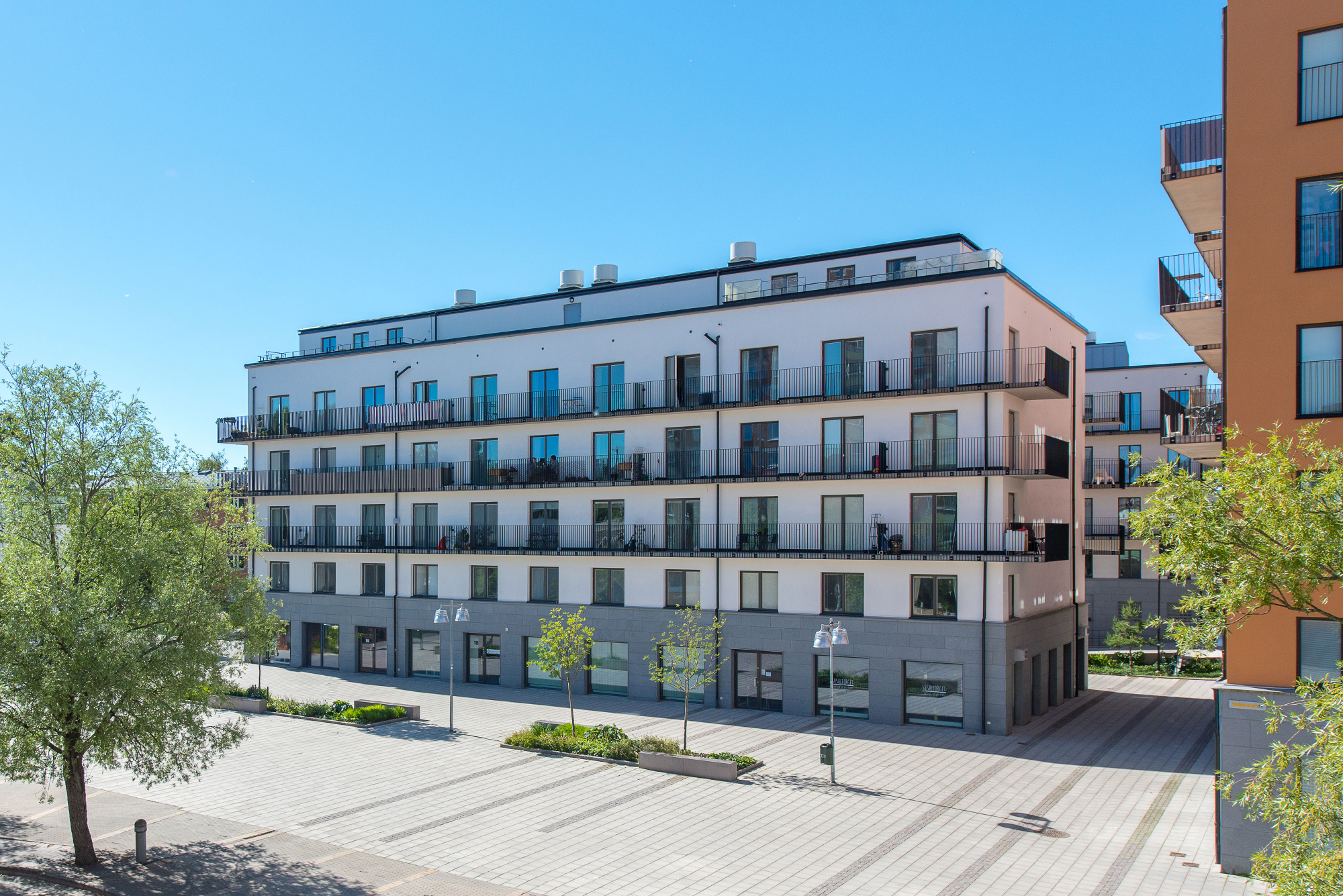 Hörnlokal med toppläge vid Poseidons Torg - Poseidons Torg 1A bild 1